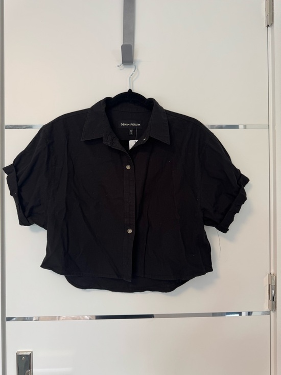 Denim Forum Tops - Denim Forum Black Short-Sleeve Cropped Shirt